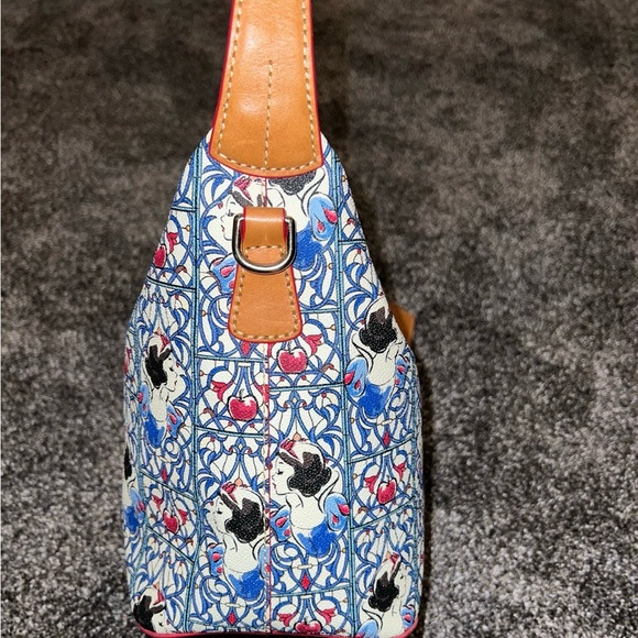 Dooney & Bourke SNOW WHITE Patterned Shoulder Bag - Picture 3 of 6